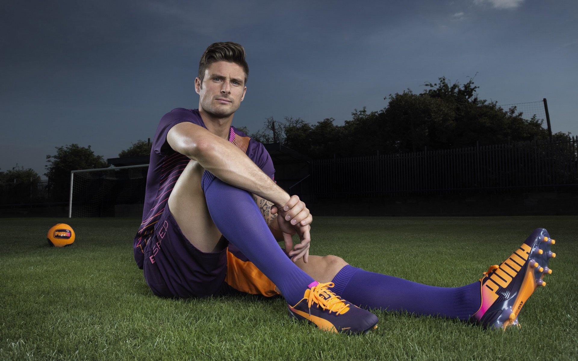 阿圭罗关键战不手软,波兰铁骑力克多特蒙德